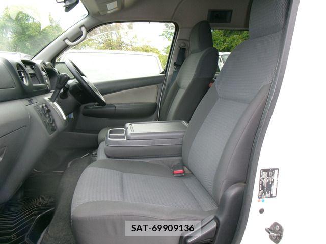Nissan NV350 Caravan 2015-03 7021167-13