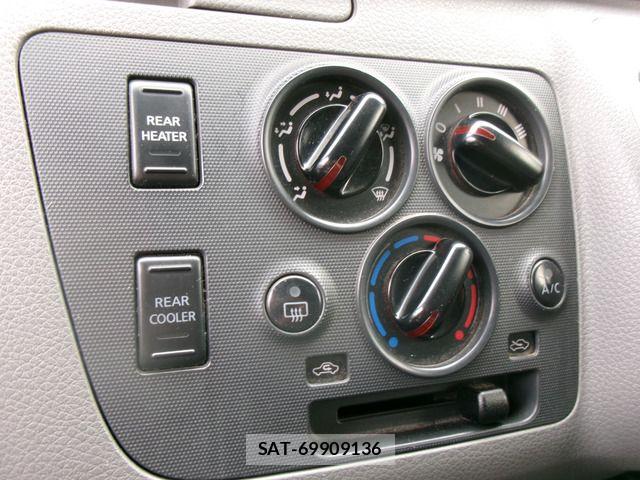 Nissan NV350 Caravan 2015-03 7021167-16