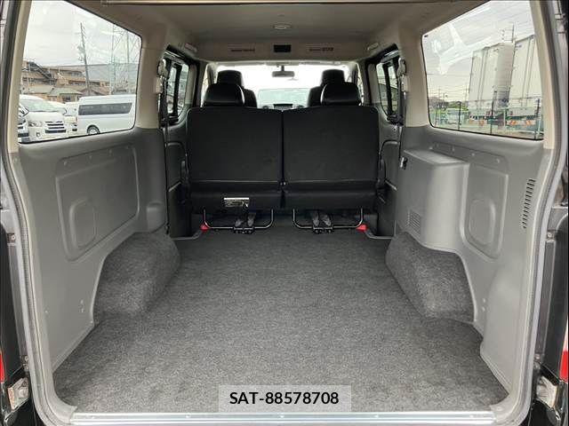 Nissan NV350 Caravan 2015-03 7060079-19