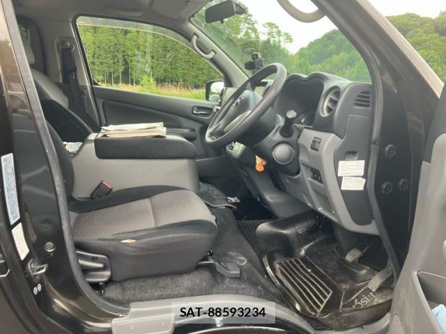 Nissan NV350 Caravan 2015-03 7060084-10