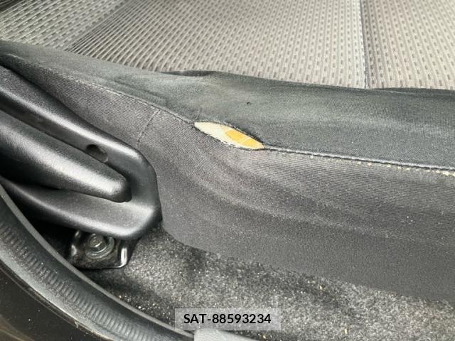 Nissan NV350 Caravan 2015-03 7060084-11