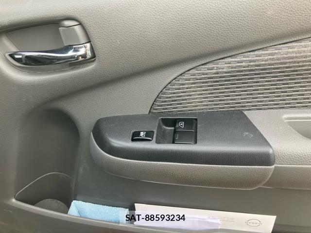 Nissan NV350 Caravan 2015-03 7060084-12