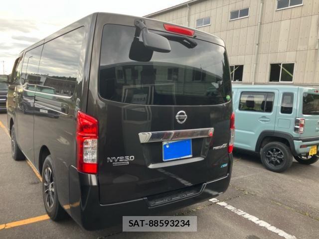 Nissan NV350 Caravan 2015-03 7060084-4