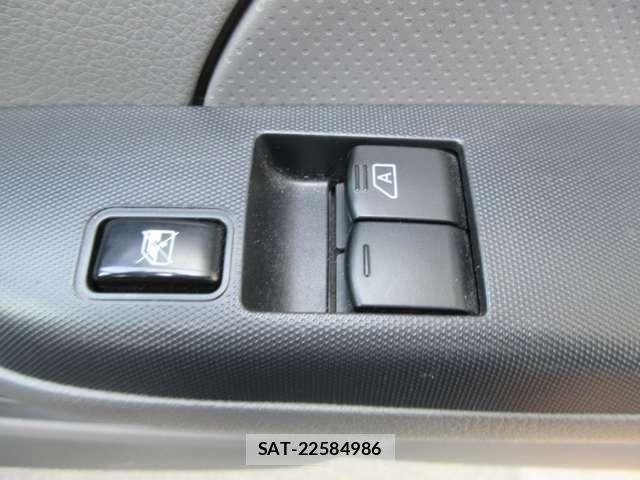 Nissan NV350 Caravan 2020-10 7060081-11