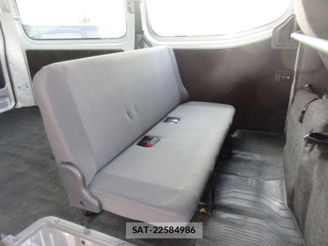 Nissan NV350 Caravan 2020-10 7060081-12