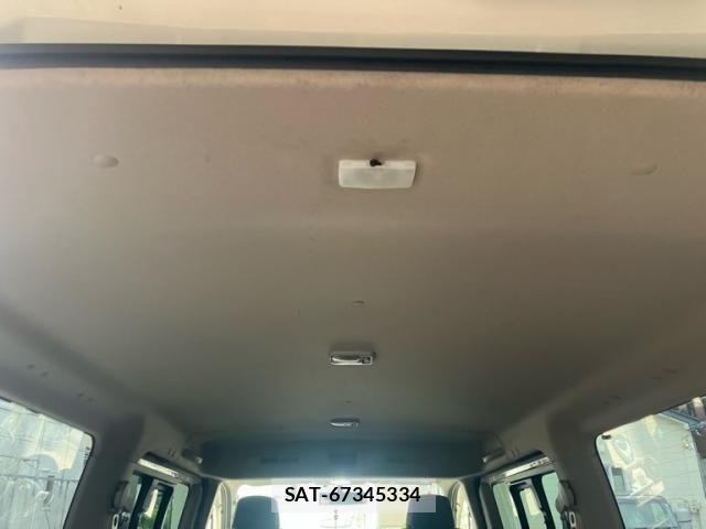 Nissan NV350 Caravan 2012-08 7223186-10