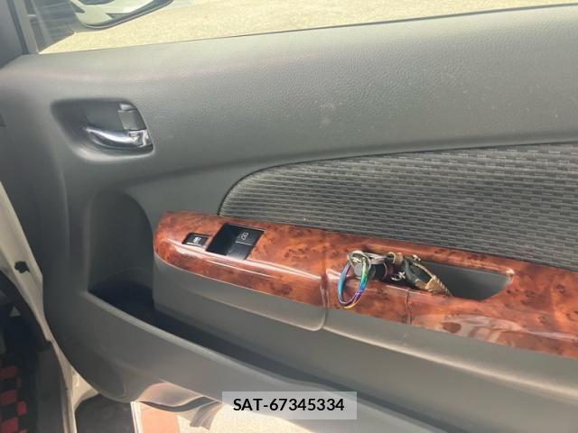 Nissan NV350 Caravan 2012-08 7223186-15