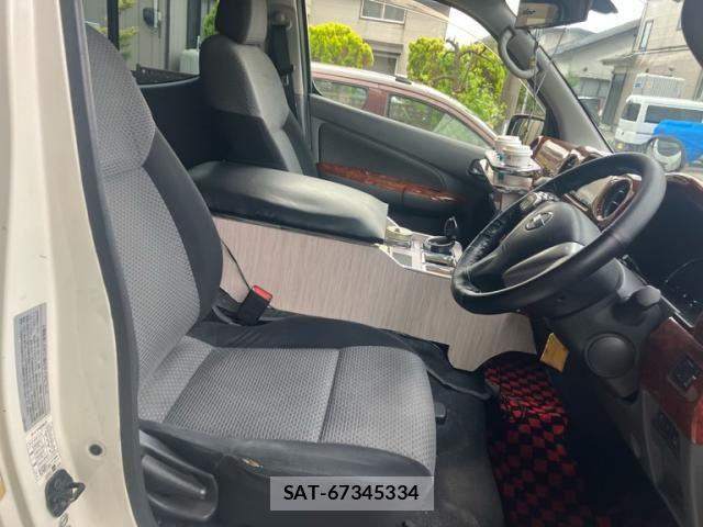 Nissan NV350 Caravan 2012-08 7223186-17