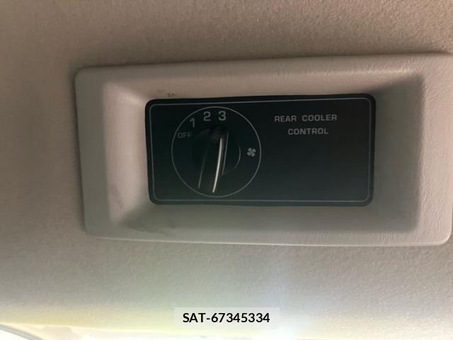 Nissan NV350 Caravan 2012-08 7223186-19