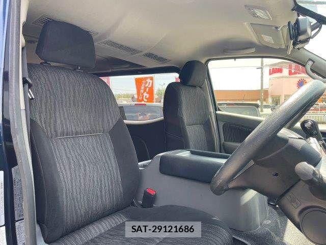 Nissan NV350 Caravan 2018-04 7223185-12