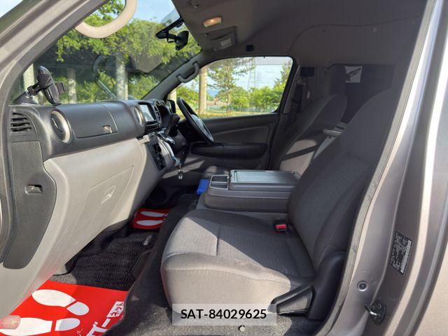 Nissan NV350 Caravan 2013-08 7223187-9