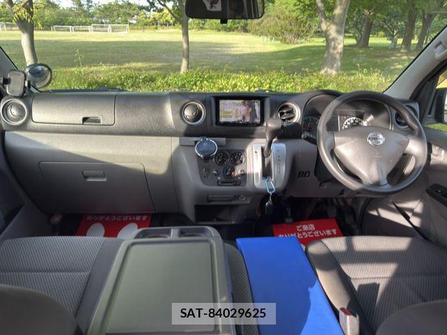 Nissan NV350 Caravan 2013-08 7223187-10