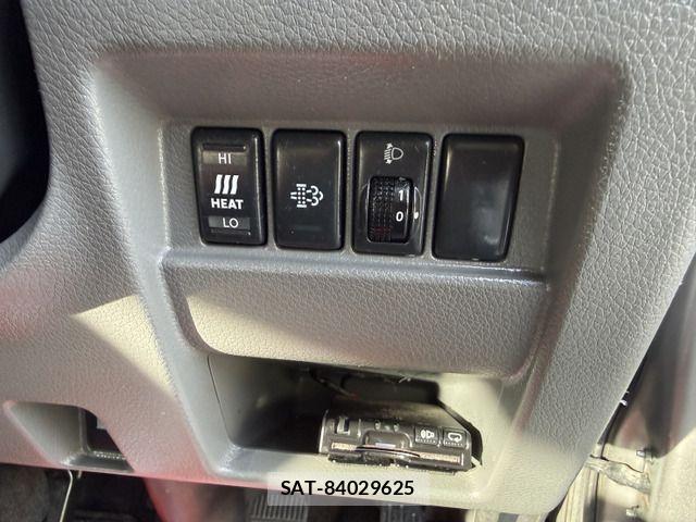 Nissan NV350 Caravan 2013-08 7223187-15