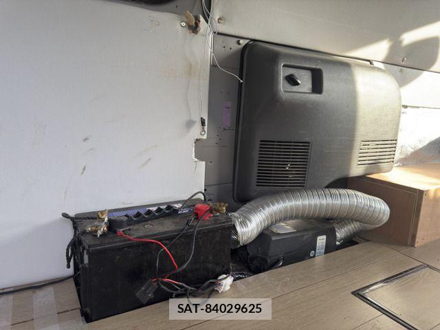 Nissan NV350 Caravan 2013-08 7223187-17