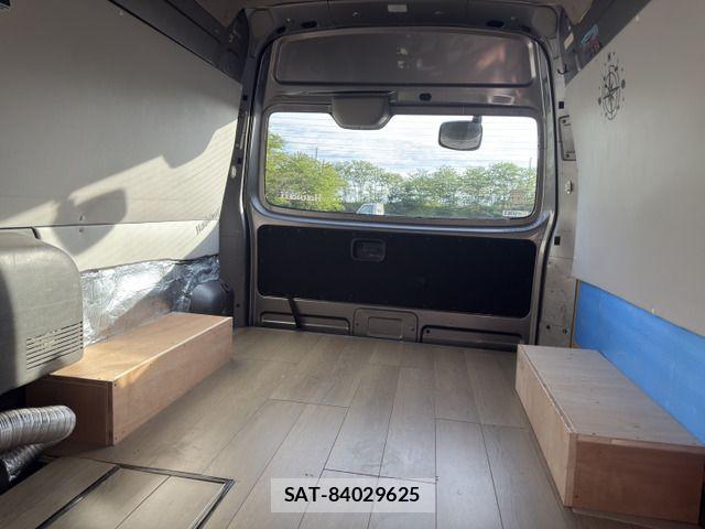 Nissan NV350 Caravan 2013-08 7223187-18