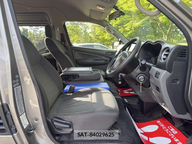 Nissan NV350 Caravan 2013-08 7223187-8