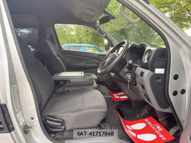 Nissan NV350 Caravan 2014-09 7251817-8