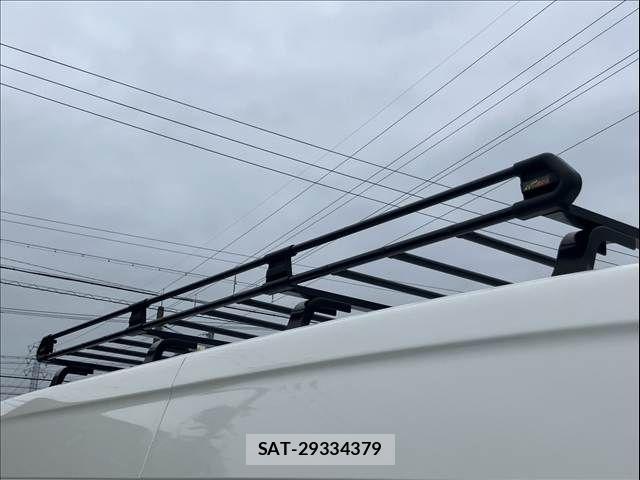 Nissan NV350 Caravan 2019-03 7329099-16