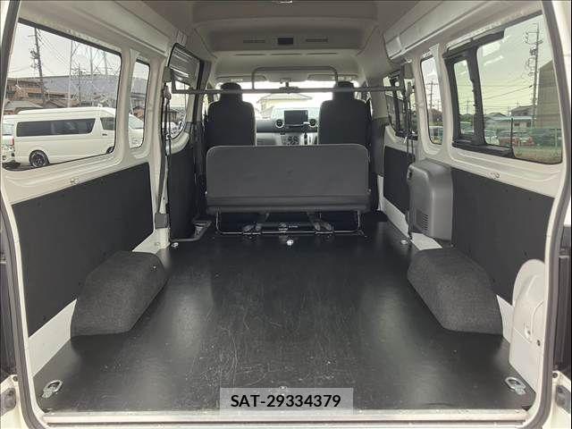 Nissan NV350 Caravan 2019-03 7329099-19