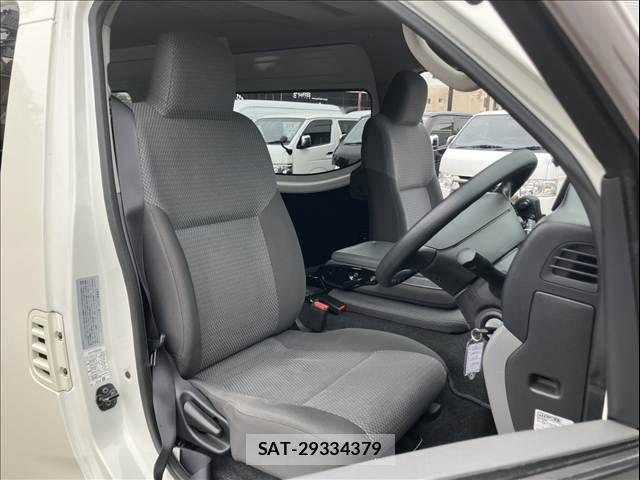 Nissan NV350 Caravan 2019-03 7329099-6