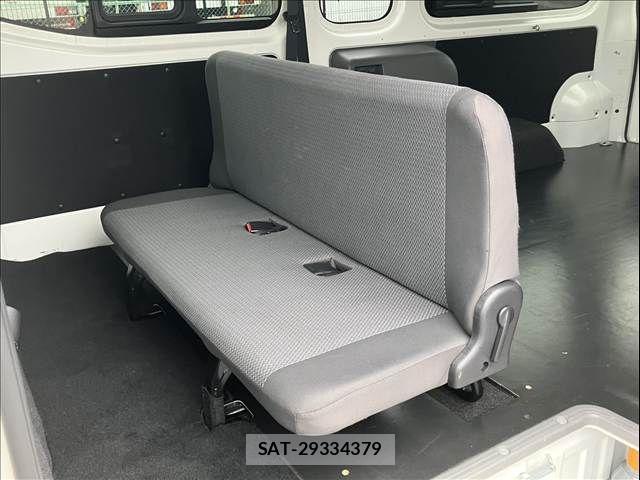 Nissan NV350 Caravan 2019-03 7329099-7