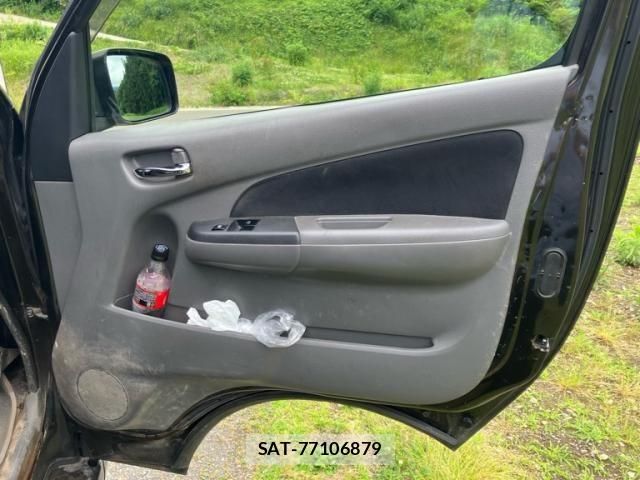 Nissan NV350 Caravan 2013-07 7359186-9