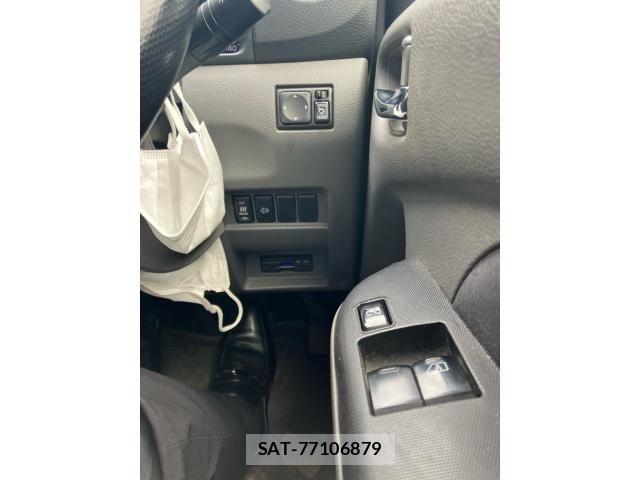 Nissan NV350 Caravan 2013-07 7359186-20