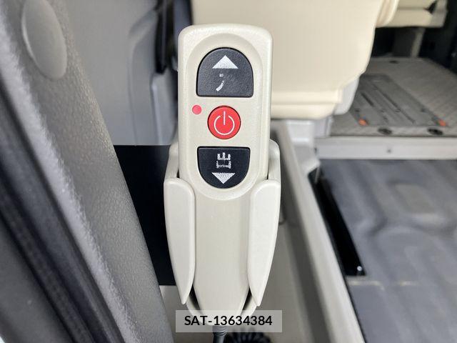 Nissan NV350 Caravan 2020-04 7456551-9