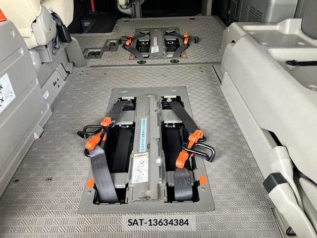 Nissan NV350 Caravan 2020-04 7456551-11