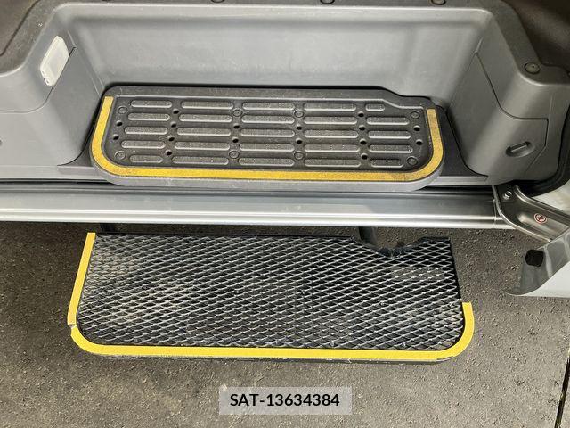 Nissan NV350 Caravan 2020-04 7456551-12