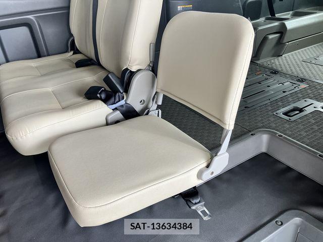 Nissan NV350 Caravan 2020-04 7456551-15