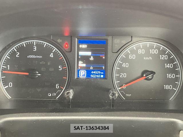 Nissan NV350 Caravan 2020-04 7456551-20