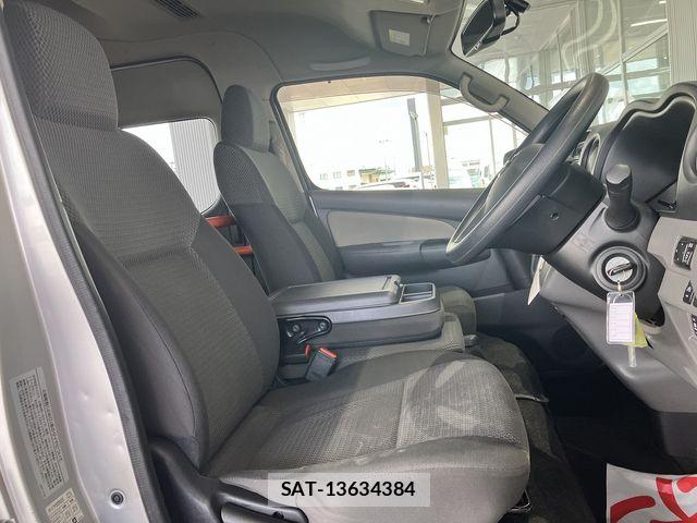 Nissan NV350 Caravan 2020-04 7456551-28