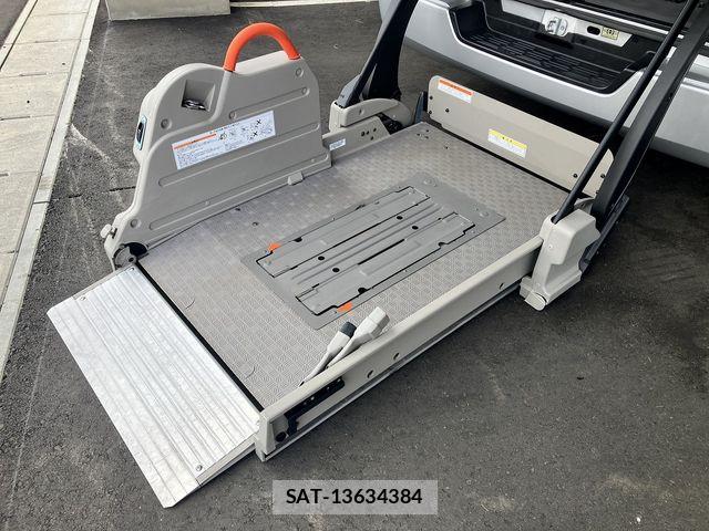 Nissan NV350 Caravan 2020-04 7456551-8