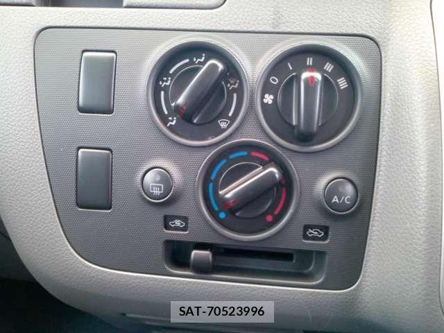 Nissan NV350 Caravan 2019-03 7502074-13