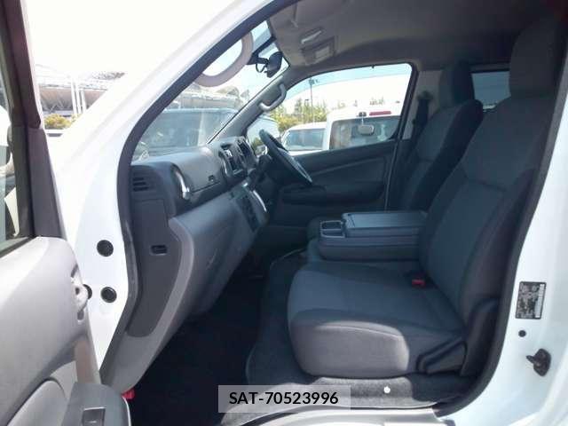 Nissan NV350 Caravan 2019-03 7502074-17