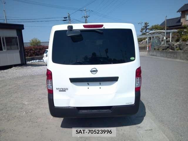 Nissan NV350 Caravan 2019-03 7502074-3