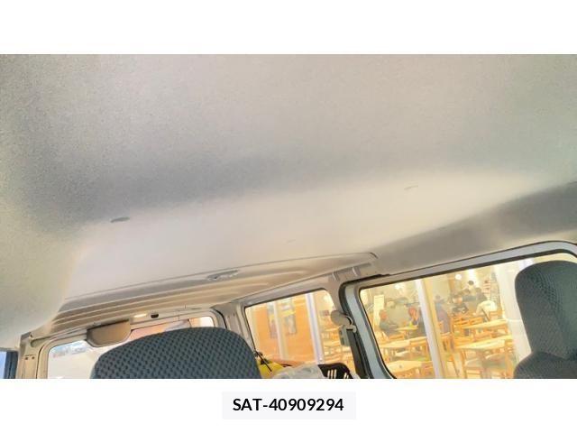 Nissan NV350 Caravan 2016-10 7509579-15