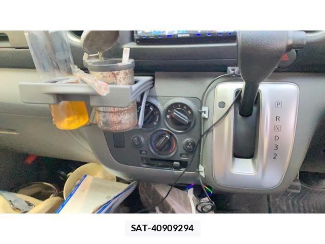 Nissan NV350 Caravan 2016-10 7509579-23