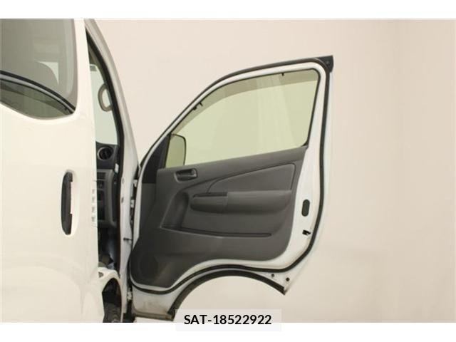 Nissan NV350 Caravan 2019-01 7618993-28