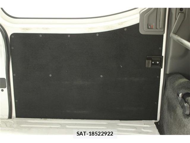 Nissan NV350 Caravan 2019-01 7618993-29