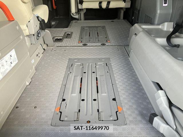 Nissan NV350 Caravan 2021-09 7618991-10