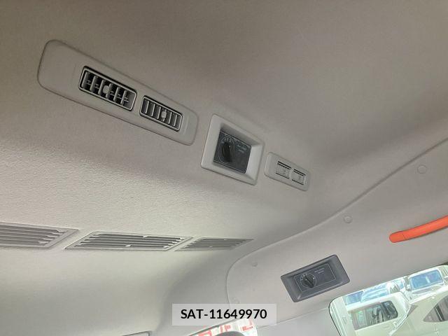 Nissan NV350 Caravan 2021-09 7618991-15