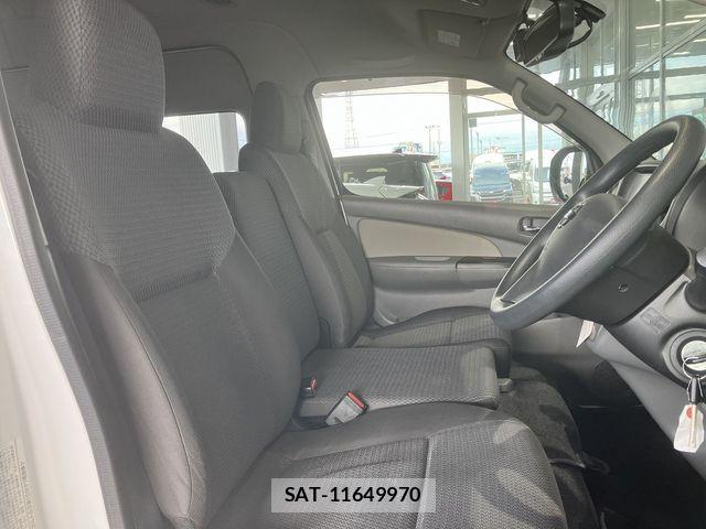 Nissan NV350 Caravan 2021-09 7618991-28