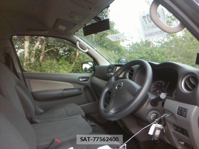 Nissan NV350 Caravan 2016-03 7618992-1