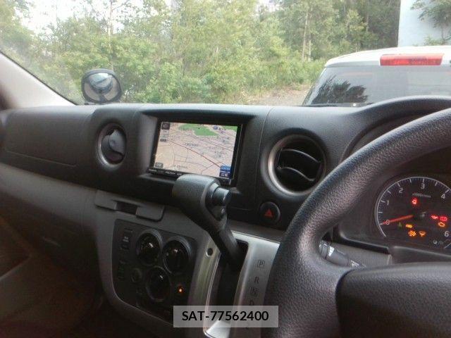 Nissan NV350 Caravan 2016-03 7618992-4