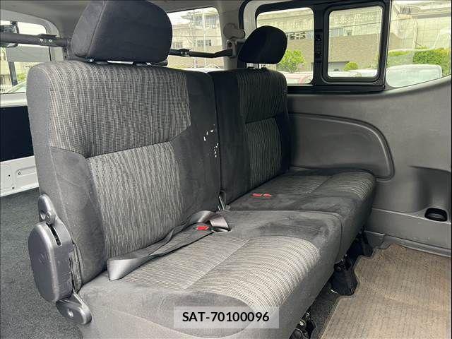 Nissan NV350 Caravan 2018-06 7618990-13