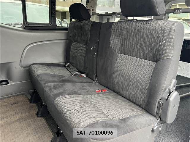 Nissan NV350 Caravan 2018-06 7618990-15