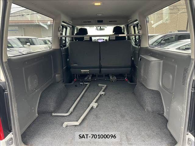Nissan NV350 Caravan 2018-06 7618990-16