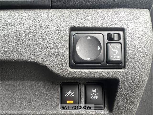 Nissan NV350 Caravan 2018-06 7618990-23